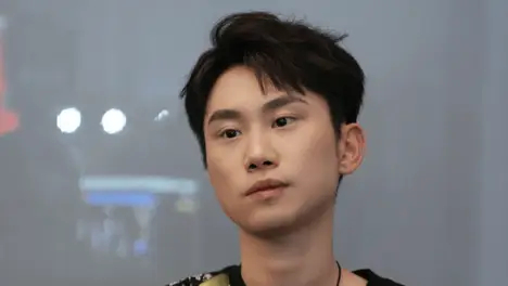 朱开解析LPL赛区关键战役：IG对决T1的战略意义与胜负关键-雷竞技官网