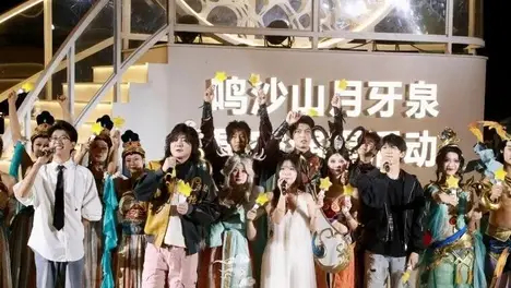 英雄联盟S15全球总决赛：前世界冠军选手携召唤师奖杯回归，奖杯归还仪式见证电竞精神传承